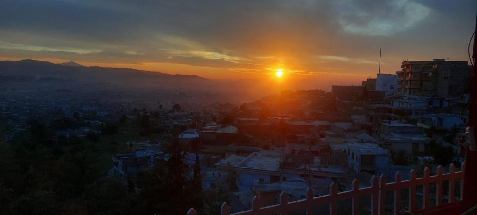 Red Rose Hotel & Resort Mansehra Esterno foto